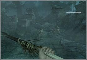 Schodząc niżej natrafisz na dwa małe dinozaury, zabij je dzidami (jedno trafienie - jedna śmierć) - [Solucja] Heading Back | Peter Jacksons King Kong - Peter Jacksons King Kong - poradnik do gry