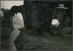 Kawałek za kładką możesz przejść do dalszej części mapy przez jaskinię (zobaczysz tam ciało z amunicją), bądź krawędzią - [Solucja] The Canyon cz.1 | Peter Jacksons King Kong - Peter Jacksons King Kong - poradnik do gry