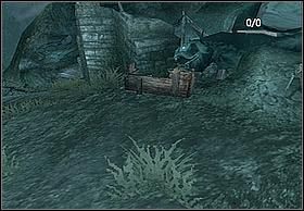 Gdyby stało się tak, że zabrakło Ci amunicji nieopodal (tam gdzie walczysz) leży kolejna skrzynia z nabojami, ale tym razem do mniejszego pistoletu - [Solucja] On Kongs Tracks cz.3 | Peter Jacksons King Kong - Peter Jacksons King Kong - poradnik do gry