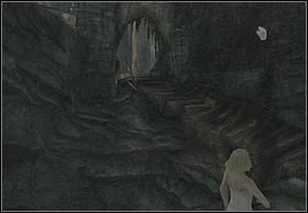 Po przejęciu kontroli nad bohaterem wbiegnij po schodach na górę - [Solucja] Back To The Village | Peter Jacksons King Kong - Peter Jacksons King Kong - poradnik do gry