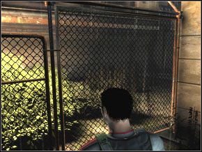 Teraz - wabikiem, głośnym chodem czy pstryknięciem palcami - zwab strażnika z [16] za siatkę i ukryj się w cieniu - [04] Sneaking around cz.1 | Cold War Szpieg Zimnej Wojny - Cold War: Szpieg Zimnej Wojny - poradnik do gry