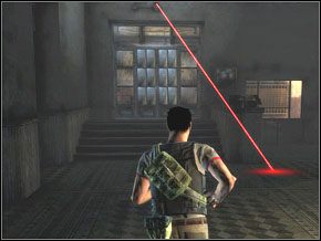 Uważając na kamerę w [27] - widoczną również na prawym obrazku powyżej - dobiegnij do drzwi, a potem ostrożnie idź do [28] - [04] Sneaking around cz.2 | Cold War Szpieg Zimnej Wojny - Cold War: Szpieg Zimnej Wojny - poradnik do gry