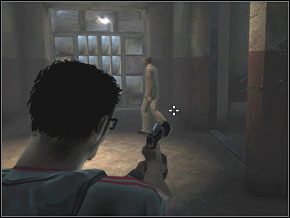 Przeszukaj pokój obok - na jednym stole, w [30] znajdziesz wódkę i folder (50 punktów techniki), na drugim w [31] - klucz i budzik - [04] Sneaking around cz.2 | Cold War Szpieg Zimnej Wojny - Cold War: Szpieg Zimnej Wojny - poradnik do gry