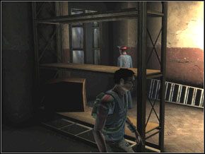 Przy ciele znajdziesz 4 pociski do pistoletu , teraz wyjdź przez drugie okno i skradając się, idź dalej po gzymsie - [04] Sneaking around cz.3 | Cold War Szpieg Zimnej Wojny - Cold War: Szpieg Zimnej Wojny - poradnik do gry