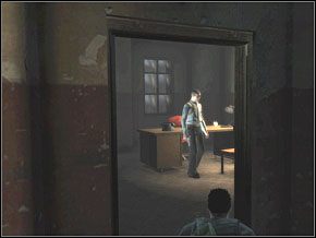 Po chwili agent wejdzie do pokoju, a strażnik stanie przy drzwiach w [2] - [05] Investigative Journalism cz.1 | Cold War Szpieg Zimnej Wojny - Cold War: Szpieg Zimnej Wojny - poradnik do gry