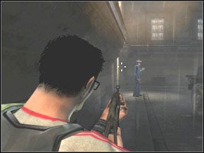 Zabierz plastykową butelkę z [34] , a z ciała drugiego strażnika zabierz 3 pociski do pistoletu - [08] Getting Out cz.3 | Cold War Szpieg Zimnej Wojny - Cold War: Szpieg Zimnej Wojny - poradnik do gry