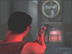 Teraz wyjmij pistolet z tłumikiem i wybierz mocniejszą amunicję, a następnie strzel w głowę żołnierzowi stojącemu w [4] - widać to na prawym obrazku powyżej - [15] Follow the Leader cz.1 | Cold War Szpieg Zimnej Wojny - Cold War: Szpieg Zimnej Wojny - poradnik do gry