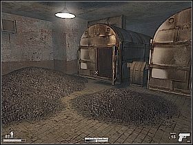 Ustaw się na wprost krat z lewej i zastrzel człowieka, który przez nie przejdzie [1] - Podziemia Belfastu | Kameleon - Kameleon - poradnik do gry