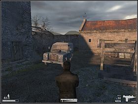 Po przeprowadzeniu dialogu opuść pomieszczenie i skręć do w prawo, gdzie znajdziesz sejf [1] - Farma w Irlandii | Kameleon - Kameleon - poradnik do gry