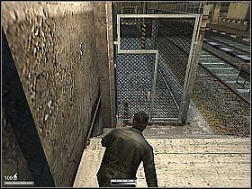 Rusz przed siebie, mniej więcej w połowie zabudowań znajdziesz z lewej strony żelazną bramę - Dworzec w Mołdawii | Kameleon - Kameleon - poradnik do gry