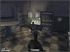 Poczekaj, aż zrobi się bezpiecznie, po czym przeskocz do więziennej stołówki (podwójne drzwi) - Więzienie w Kolumbii | Kameleon - Kameleon - poradnik do gry