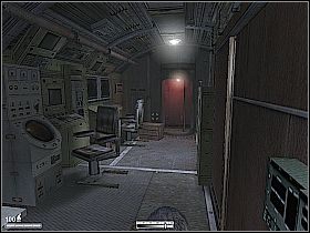 Wyjdź z pierwszego pomieszczenia, skręć w lewo i przejdź przez pokładową sypialnię [1] - Okręt podwodny | Kameleon - Kameleon - poradnik do gry