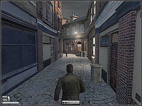 Udaj się za śledzonym mężczyzną, przekrocz drugą bramę cmentarza, podejdź do drzwi przy budynku z lewej i wsadź pod nie kamerę szpiegowską [1] - Poradnik do gry - Ulice Belfastu | Kameleon - Kameleon - poradnik do gry