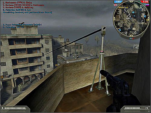 Po oddaniu strzału pojawi się statyw z zaczepionym początkiem liny - Zip Line | Wyposażenie | Battlefield 2 Jednostki Specjalne - Battlefield 2: Jednostki Specjalne - poradnik do gry