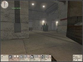 Podejdź do następnej ciężarówki na wprost, wychyl się i zabij kolejnych dwóch wrogów (również na wprost ale już w następnej części hali - [obrazek powyżej po prawej]) - Misja Deadfish (4) | Operacja Ammobox | Hidden and Dangerous 2 Drużyna Szabla - Hidden and Dangerous 2: Drużyna Szabla - poradnik do gry