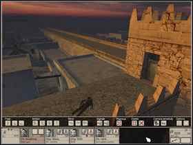 Najpierw wyeliminuj wartownika skrajnie po prawej ponieważ gdy zaczynasz od pozostałych ten lubi przykucnąć i przyczaić się tak, że go potem nie będziesz widział - Misja 1 Mouse in the house (2) | Operacja Heat | Hidden and Dangerous 2 - Hidden and Dangerous 2: Drużyna Szabla - poradnik do gry