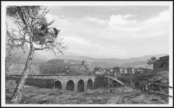 Początkowo plan zakłada zniszczenie mostu jednak zaraz po rozpoczęciu gry ten plan weźmie w łeb i będziesz musiał najpierw dołączyć do żołnierzy SAS , którzy już się o niego biją (Join the other SAS soldiers ) i razem z nimi najpierw zabezpieczyć most (Secure the bridge) , potem usunąć ładunki w - Misja 2 Ponte Grande (1) | Operacja Husky | Hidden and Dangerous 2 - Hidden and Dangerous 2: Drużyna Szabla - poradnik do gry