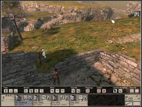 Ostatniego komandosa poślij z kolei na prawo za murek (niedaleko od armaty PAK 40 po prawej) - ten będzie miał przed sobą stanowisko ckmu Browning (jeżeli obsługujący go żołnierz padnie martwy zajmij jego miejsce) a także będzie miał na oku dwa wyjścia z wąwozu którymi na początku będą pchali się Ni - Misja 2 Ponte Grande (2) | Operacja Husky | Hidden and Dangerous 2 - Hidden and Dangerous 2: Drużyna Szabla - poradnik do gry