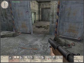 Wejdź wreszcie ostrożnie do bunkra załatwiając Fryców, którzy mogą wybiec z pomieszczenia po lewej (uważaj też na drzwi po prawej) - Misja 1 Double Action (5) | Operacja Houndsmith | Hidden and Dangerous 2 - Hidden and Dangerous 2: Drużyna Szabla - poradnik do gry