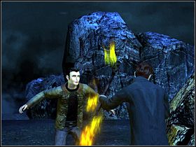 W pewnym momencie niespodziewanie rzuciłem się w jego stronę, popychając go w stronę skał - ROZDZIAŁ IX - cz.2 | Agatha Christie I Nie Było Już Nikogo - Agatha Christie: I Nie Było Już Nikogo - poradnik do gry