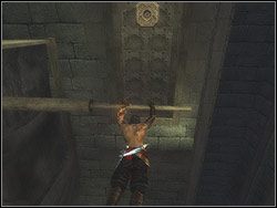 Uczepiony kurczowo występu wybij się do tyłu i złap się wystającego ze stropu pionowego słupa - [10] The Sewers (kanały) | Prince of Persia Dwa Trony - Prince of Persia: Dwa Trony - poradnik do gry