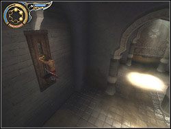 Pod koniec korytarza ujrzysz na lewej ścianie prostokątny mechanizm z wzdłużnym rowkiem - [10] The Sewers (kanały) | Prince of Persia Dwa Trony - Prince of Persia: Dwa Trony - poradnik do gry