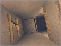 Osiągnij kolejną krawędź, wejdź na podłogę i przebiegnij obok tarczy (na szczęście przesuwa się niezbyt szybko), podejdź do ściany na wprost - [32] The Palace Entrance (wejście do pałacu) | Prince of Persia Dwa Trony - Prince of Persia: Dwa Trony - poradnik do gry