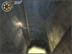 Wbiegnij pionowo na ścianę z reliefami i wbij sztylet w niższy - [37] The Underground Cave (podziemna grota) | Prince of Persia Dwa Trony - Prince of Persia: Dwa Trony - poradnik do gry