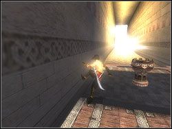 Ostatnią pułapką bonusowego etapu jest układ: dwa poziome, kolczaste kloce w podłodze plus obrotowe ostrze pomiędzy nimi - [41] The Middle Tower (średnia wieża) | Prince of Persia Dwa Trony - Prince of Persia: Dwa Trony - poradnik do gry