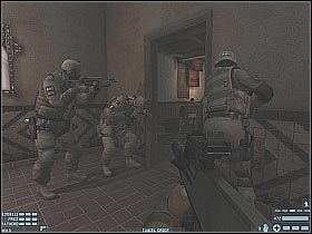 W jednym z kolejnych pomieszczeń wpadniesz na dwóch nowych wrogów - [Misja 02] [Segment 1/2] Algeria | Rainbow Six Lockdown - Tom Clancys Rainbow Six: Lockdown - poradnik do gry