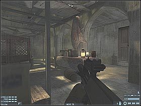 Koniecznie skorzystaj ze znajdujących się obok skrzyń, gdyż w okolicy pojawią się nowi przeciwnicy (#1) - [Misja 02] [Segment 1/2] Algeria | Rainbow Six Lockdown - Tom Clancys Rainbow Six: Lockdown - poradnik do gry