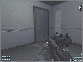 Nie zaskoczę cię pewnie mówiąc, iż w nowym pomieszczeniu wpadniesz na kolejnych wrogów (#1) - [Misja 06] [Segment 1/2] University | Rainbow Six Lockdown - Tom Clancys Rainbow Six: Lockdown - poradnik do gry