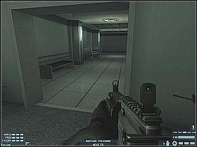 Nie zdziwię Cię pewnie mówiąc, iż za rogiem wpadniesz na kolejnego terrorystę (#1) - [Misja 09] [Segment 1/2] Hospital | Rainbow Six Lockdown - Tom Clancys Rainbow Six: Lockdown - poradnik do gry