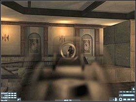 Z lewego pomieszczenia za chwilę wybiegnie SPORA grupa przeciwników - [Misja 14] [Segment 2/2] Estate | Rainbow Six Lockdown - Tom Clancys Rainbow Six: Lockdown - poradnik do gry