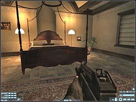 Teraz będziesz musiał wrócić się do sali z ogromnymi schodami (skorzystaj z tej samej drogi) - [Misja 14] [Segment 2/2] Estate | Rainbow Six Lockdown - Tom Clancys Rainbow Six: Lockdown - poradnik do gry