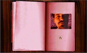 W bibliotece oczywiście włóż przyniesioną ze sobą stronę w księgę odpowiedniego koloru i wysłuchaj jej mieszkańca. - STONESHIP AGE cz.3 | Myst - Myst - poradnik do gry