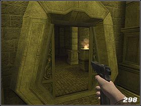 Ostatnim krokiem do rozwiązania zagadki jest podejście do pomnika Dagona, schylenie się i naciśnięcia klawisza użyj na małej kratce (#297) - [Solucja] The Esoteric Order of Dagon cz.4 - Call of Cthulhu: Mroczne Zakątki Świata - poradnik do gry