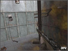 Zbliż się do towarzyszy - celującego do Was marynarza zlikwiduje potwór, ale chwilę potem sam zostanie zabity - [Solucja] A Dangerous Voyage cz.2 | Call of Cthulhu Mroczne Zakątki Świata - Call of Cthulhu: Mroczne Zakątki Świata - poradnik do gry