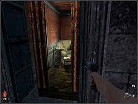 Skoro już jesteśmy na skrzyniach, to wchodzimy po nich przez okno do gabinetu doktora Browna - [Solucja] Lewe skrzydło - parter | Bloodline Uśpione zło - Bloodline: Uśpione zło - poradnik do gry