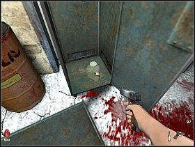 Odpierając ataki wroga dokładnie eksplorujemy to pomieszczenie - [Solucja] Prosektorium | Bloodline Uśpione zło - Bloodline: Uśpione zło - poradnik do gry