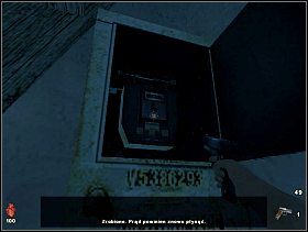 Zauważmy, że obok schodów prowadzących na strych znajduje się skrzynka z bezpiecznikami - [Solucja] Dom grabarza | Bloodline Uśpione zło - Bloodline: Uśpione zło - poradnik do gry