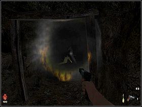 Kucamy i przechodzimy przez wybitą dziurę, po kilku krokach zaatakuje nas potwór - [Solucja] Podziemne tunele | Bloodline Uśpione zło - Bloodline: Uśpione zło - poradnik do gry