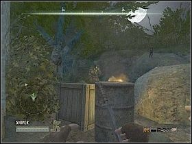 Rusz przed siebie i przy pomocy noża, zabij strażnika przy drewnianej skrzyni [1] - Misja 1 - Behind Enemy Lines | Solucja Commandos Strike Force - Commandos: Strike Force - poradnik do gry