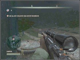 Wprawdzie zaczynasz Zielonym Beretem, ale po rozpoczęciu schowaj się nim do pobliskiej szopy, przełącz się na snajpera i przy pomocy karabinu wyborowego, zniszcz wszystkie reflektory [1] w lesie przed tobą - Misja 2 - Betrayal | Solucja Commandos Strike Force - Commandos: Strike Force - poradnik do gry