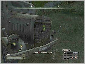 Obejdź pobliski dom i wejdź do środka przez drewniane drzwi - Misja 3 - A Traitor? | Solucja Commandos Strike Force - Commandos: Strike Force - poradnik do gry