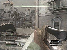 Na dachu nad twoją głową znajduje się snajper, dlatego przed wyjściem na ulicę, zastrzel go - Misja 12 - An Eye For An Eye | Solucja Commandos Strike Force - Commandos: Strike Force - poradnik do gry