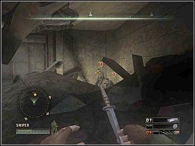 Opuść miejsce strzelaniny i po przejściu przez bramę, skieruj się na północ trzymając się jego zachodniej ściany - Misja 12 - An Eye For An Eye | Solucja Commandos Strike Force - Commandos: Strike Force - poradnik do gry