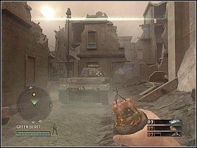 Wyjdź po gruzowisku na zewnątrz i skieruj się w stronę placu, który niedawno oczyściłeś z Niemców - Misja 13 - Panzers! | Solucja Commandos Strike Force - Commandos: Strike Force - poradnik do gry