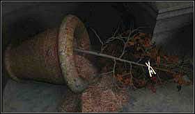 Wróć do szklarni i odkręć wodę. Wejdź do góry i zabierz łopatę. Zejdź na dół. Podejdź do przewróconej rośliny i sekatorem odetnij blokujące kanał gałązki. - PONIEDZIAŁEK 14 PAŹDZIERNIKA cz.3 | Scratches - Scratches - poradnik do gry