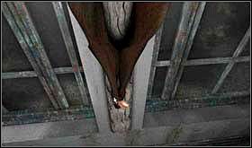 Przyjrzyj się krucyfiksowi. Zauważysz, że w stopach Chrystusa brakuje gwoździa. - PONIEDZIAŁEK 14 PAŹDZIERNIKA cz.4 | Scratches - Scratches - poradnik do gry